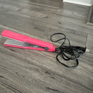 Flat iron never used